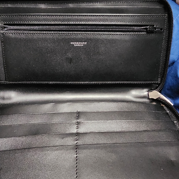 BURBERRY BRAND-NEW GIANT WALLET ORGANIZER comes with dustbag and COA - Picture 4 of 16